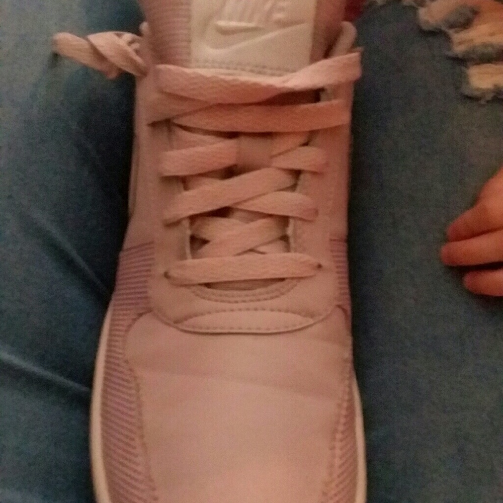 Nike shoes - Picture 3 of 4